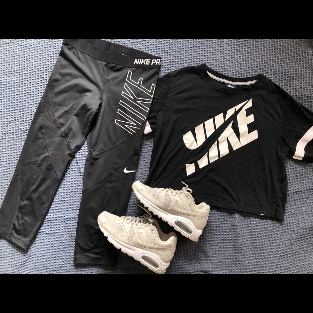 NIKE athletic leggings